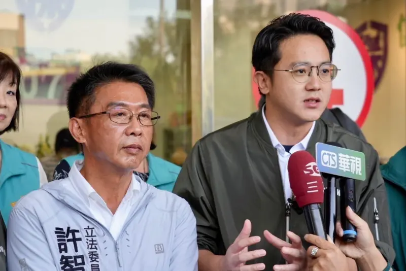 ▲高雄市經發局長廖泰翔釐清鳳山儲能場爭議,感謝許智傑與中央單位強力協調,才能完成遷場、共同守護在地居民。(圖/賴蕭配高雄競總提供)