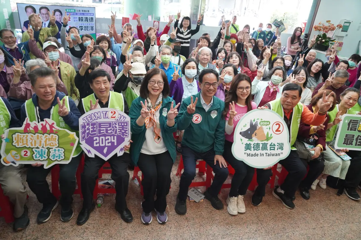 ▲管碧玲與眾多客家團體鄉親，齊聚李昆澤競選總部，力挺李昆澤。（圖／立委李昆澤競辦提供）