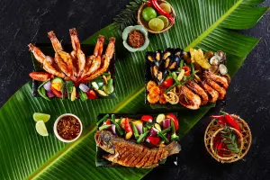 ▲Asia 49推出的大馬特色葡式燒烤海鮮，提供大草蝦、鱸魚、綜合海鮮三款選擇。（圖／Asia 49提供）