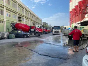 ▲台南市空氣污染紅色警示，環保局派員前往各大型營建工地加強稽查（圖／台南市環保局提供）