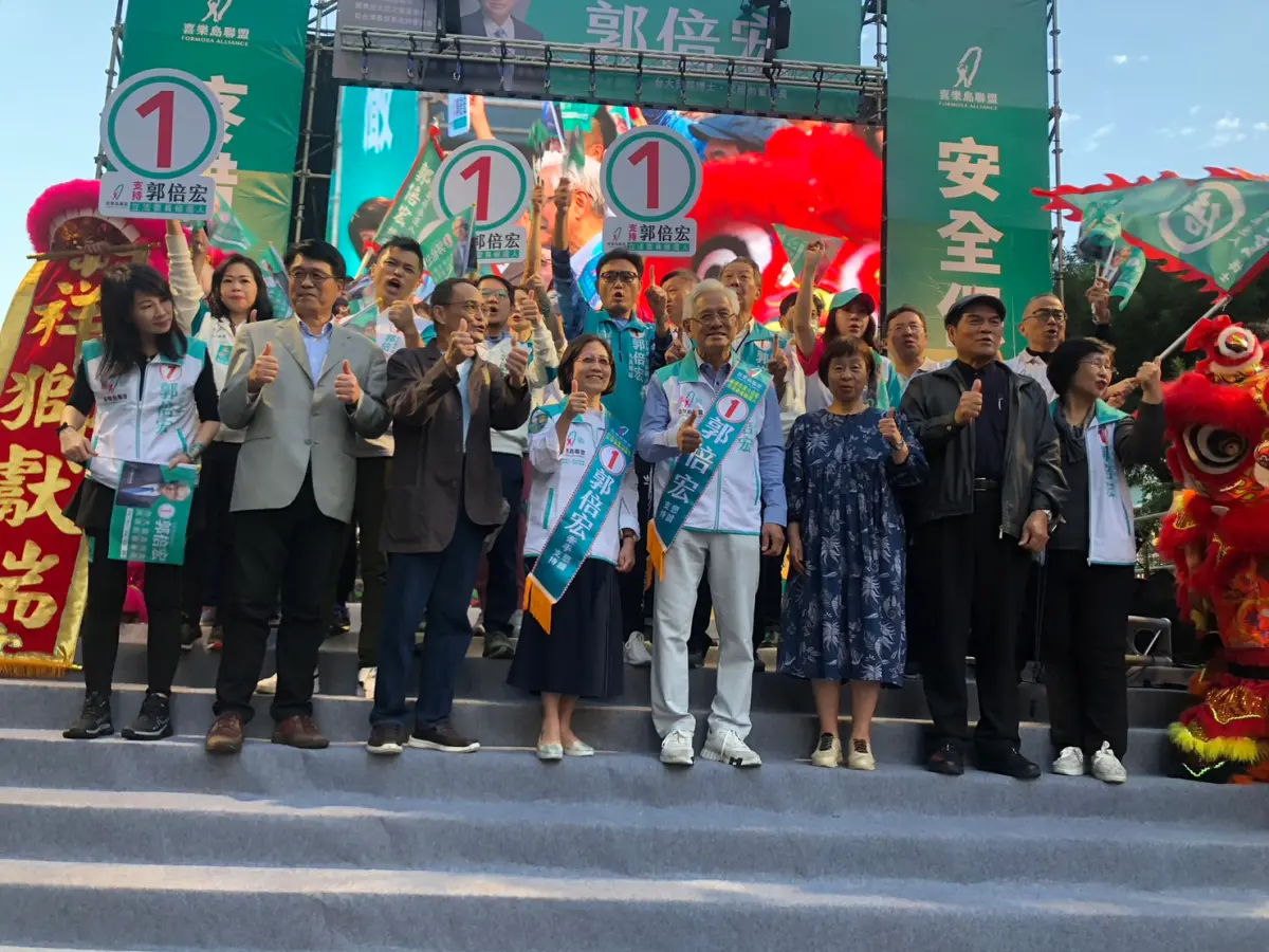 ▲高雄市第6選區立委候選人郭倍宏今(6)日舉辦「快樂的出航-台灣贏」勝選歡樂派對，在全場破萬支持者齊喊「當蒜！」(圖／立委候選人郭倍宏競辦提供)