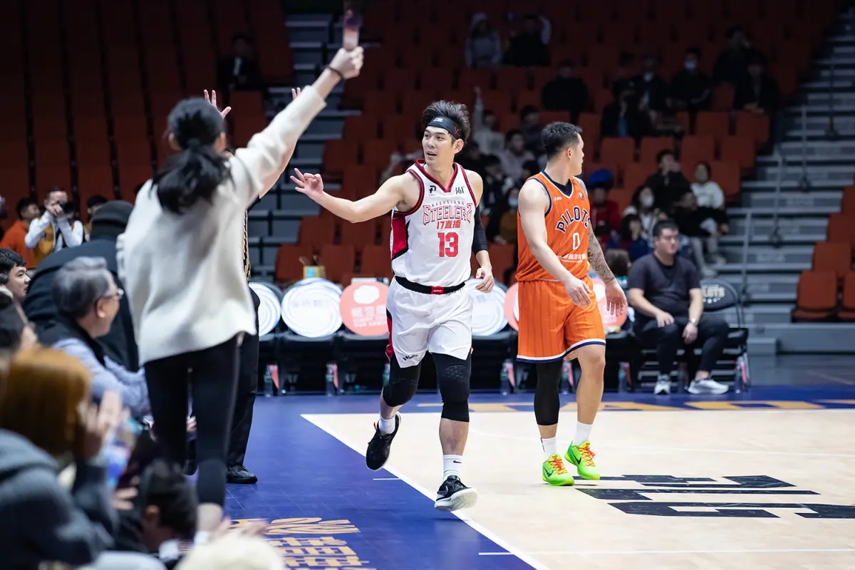 ▲鋼鐵人老將呂政儒在最後17秒投進致勝三分球，幫助球隊終止了創紀錄的11連敗。(圖／PLG提供）