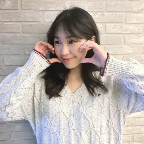 ▲冠佑的17歲女兒「小玫瑰」劉芯妤外型美、歌聲不錯,有意朝歌手之路邁進。(圖/劉芯妤IG) ▲冠佑的17歲女兒「小玫瑰」劉芯妤外型美、歌聲不錯,有意朝歌手之路邁進。(圖/劉芯妤IG)