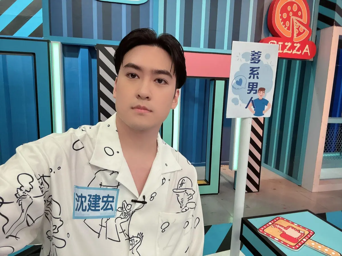 ▲沈建宏現在兼職在市場賣雞腿，他的前經紀人發文10字回應。（圖／沈建宏臉書）