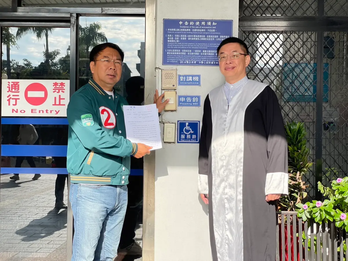 ▲中市8選區立法委員候選人謝志忠赴台中市地檢署提告國民黨立委候選人江啟臣意圖使人不當選(圖／謝志忠競總提供2024.1.7)
