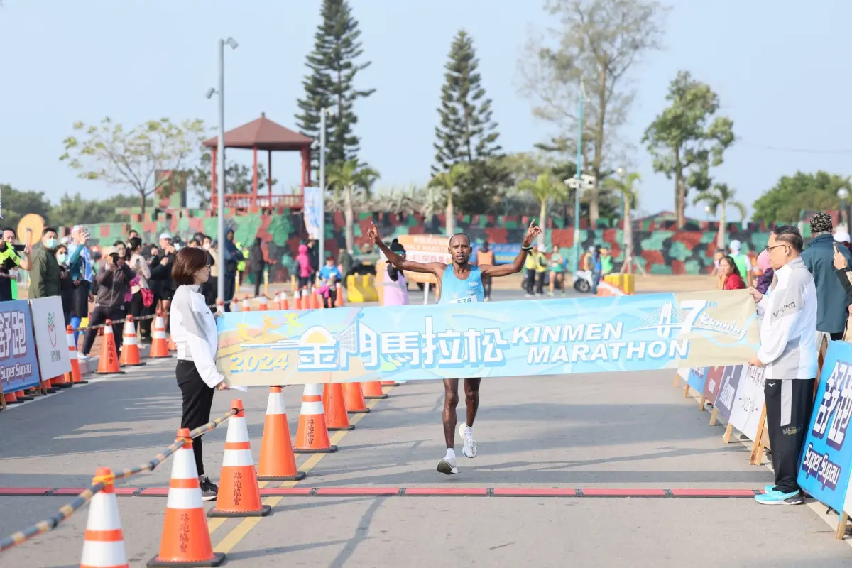 ▲金門馬男子全馬前3名由肯亞選手包辦，Stephen Mungathia Mugambi奪冠。（圖／路跑協會提供）