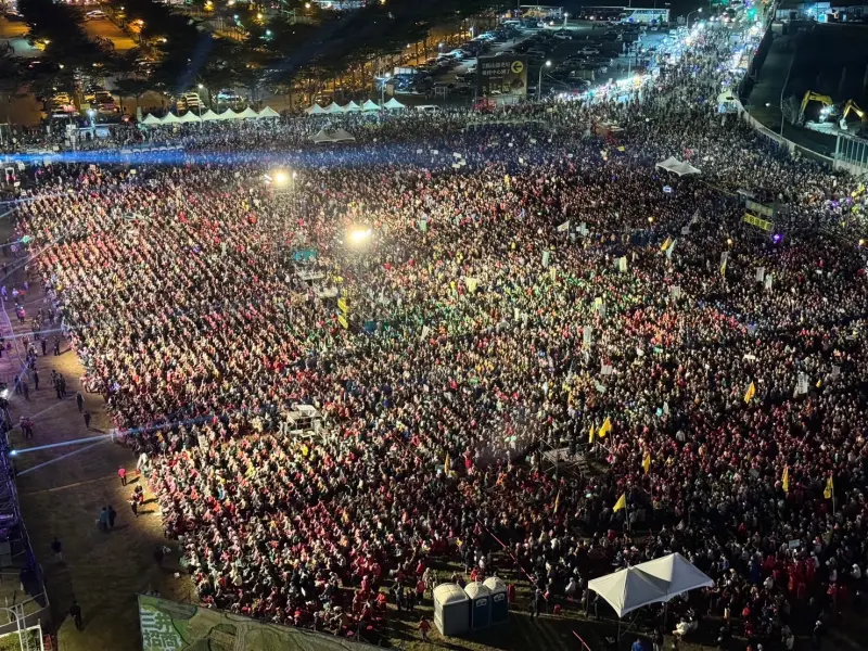 ▲民建黨晚間在高雄舉行大造勢，現場破12萬人。（圖／賴辦提供）