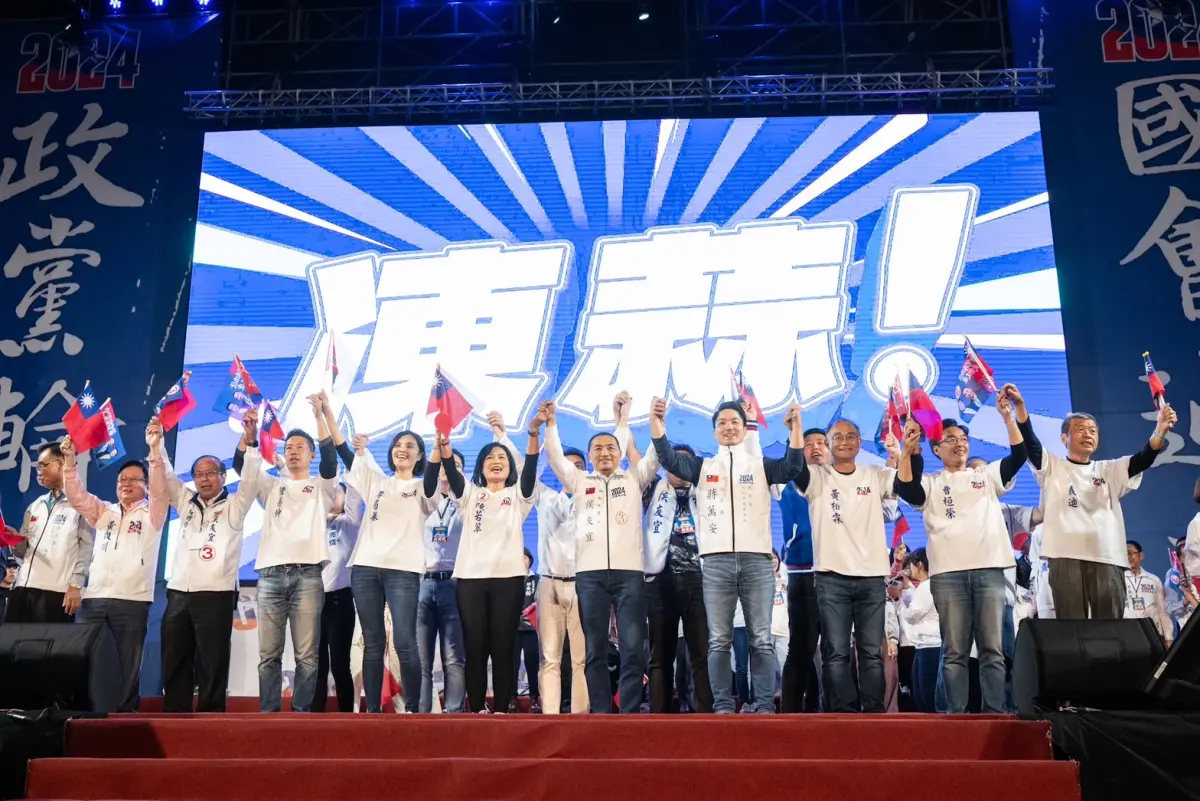 ▲國民黨今(7)日在高雄舉辦「南台灣的怒吼，高雄團結勝利大會」，包括前總統馬英九、高雄市前市長韓國瑜、台大前校長管中閔、台北市長蔣萬安等人皆到場力挺侯康。（圖／國民黨高雄市黨部提供）