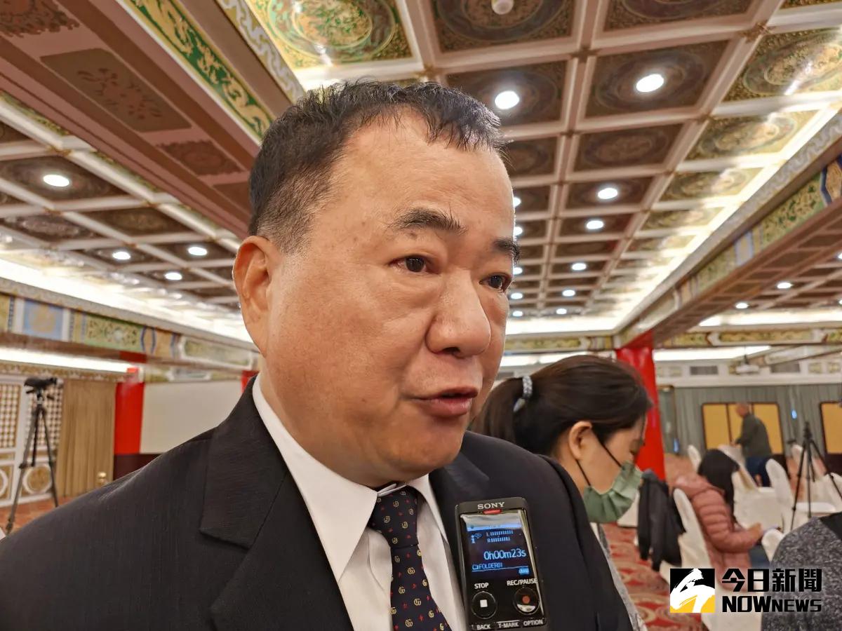 ▲漁業署長張致盛告訴媒體，所有水產品供應充足，金鯧魚價格與去年相當。（圖／記者許若茵攝，2024.01.08）