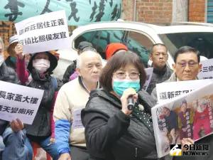 ▲新莊泰山合法房屋自救會會長張文娟要求希望老宅重建可以比照侯友宜家族土地的容積率。（圖 ／記者吳嘉億攝，2024.01.08）