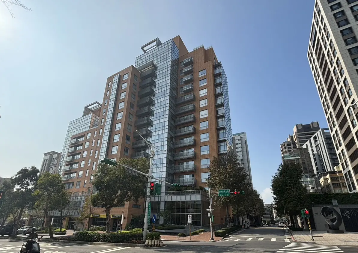 ▲天母豪宅創6年新高，位在中山北路七段的「富邦777」，去年6月成交價每坪約125.4萬元。（圖／台灣房屋天母七段加盟店提供）