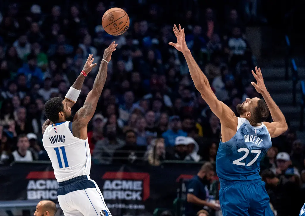 ▲Kyrie Irving(左)三分球8中6，挹注35分8籃板5助攻。（圖／美聯社／達志影像）