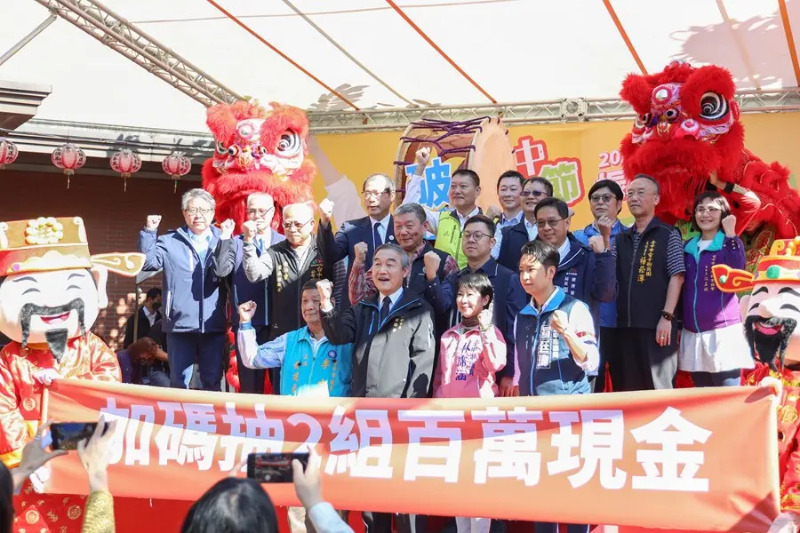 ▲台中購物節網路聲量3度蟬聯全國一。圖為突破300億加碼抽百萬元鏡頭。（圖／經發局提供）