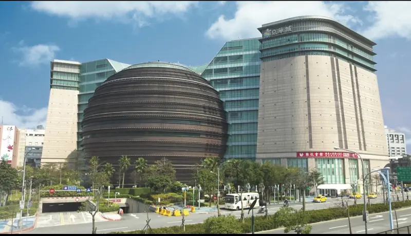 京華城改建案容積率840％挨轟 威京回應了