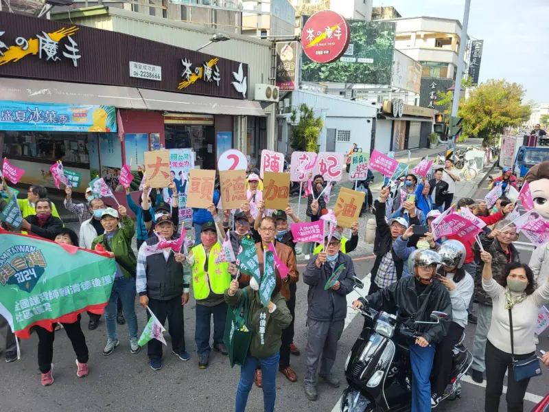 ▲賴清德下午回防本命區，替立委候選人輔選，民眾熱烈支持。（圖／記者陳佩君攝，2023.01.08）