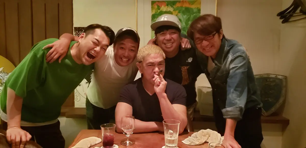 ▲松本人志（中）被指控參與極樂派對，對女性性騷擾，手上7個節目都停擺。（圖／松本人志X）