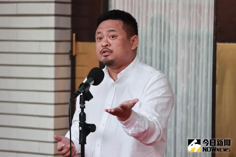 ▲民進黨立委洪申翰為租屋族發聲,要求內政部處理房東超收電費的狀況,內政部也允諾將在1個月內改善。(圖/記者葉政勳攝)