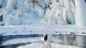 過年出國追雪2萬有找!東京5日來回機票17888起 冬季行程下殺5折 ▲韓國青陽冰柱噴泉慶典,可以拍到難得一見冰雪美景。(圖/KKday提供)
