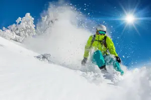 ▲尤其滑雪完搭配泡湯，放鬆筋骨、恢復體力，已是冬季旅遊的標配。（圖／雄獅旅遊提供）