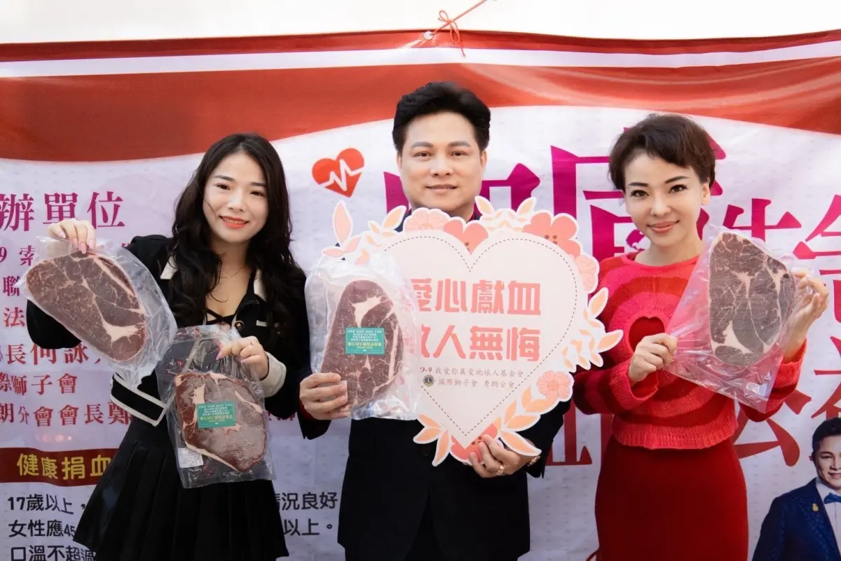 ▲索尼國際化妝品公司董事長何詠允與我愛你真愛地球人基金會創辦人高淑華攜手合作，共同發起「愛心捐血‧送比臉大牛排」公益活動。（圖／品牌提供）