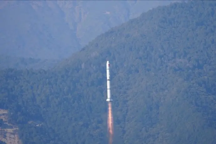 ▲中國稱使用長征二號丙運載火箭，將「愛因斯坦探針衛星」發射升空，並稱衛星順利進入預定軌道，發射任務圓滿成功。（圖／翻攝自央視）