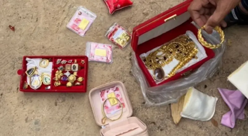 ▲ 泰國一名60歲的老婦將金飾放在塑膠袋內，被孫子誤會是垃圾而丟棄，上演新年驚魂記。（圖／翻攝自臉書）