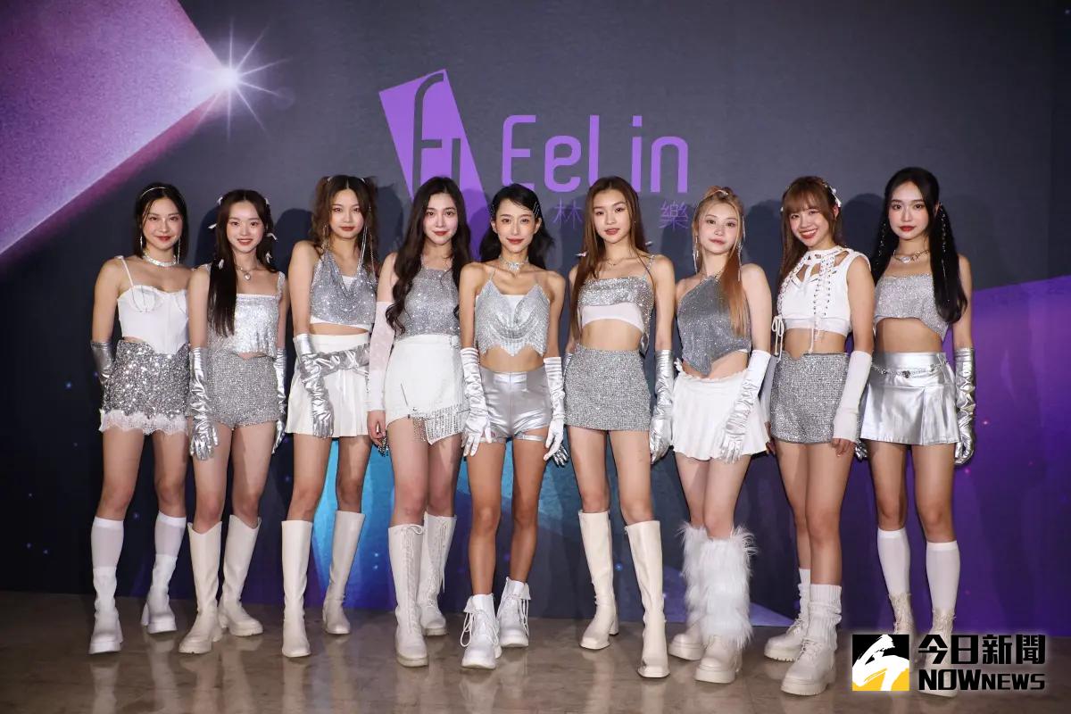 ▲黑曜精靈張瑄（左起）、Emma、采婕、紫嫣、名慧、力安、依沛、雨璇、郭郭分享即將推出的寫真書《Twinkle Black / Twi-light》私密內容。（圖／記者陳明中攝）