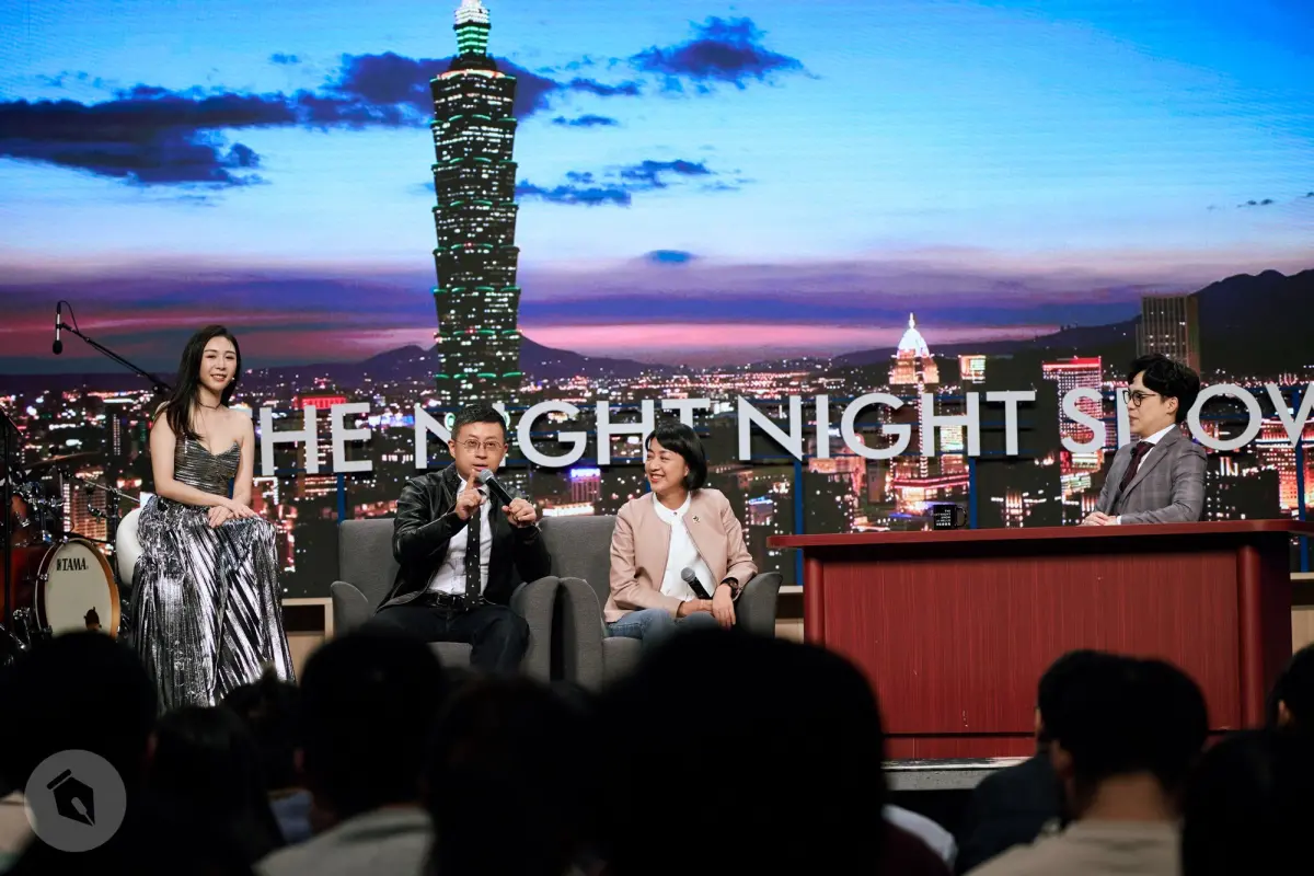 ▲時代力量黨主席王婉諭與「呱吉」邱威傑曾同台登場《賀瓏夜夜秀》。(圖／王婉諭辦公室提供)