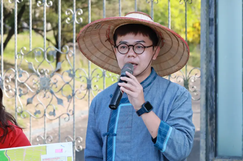 ▲台灣基進市議員張博洋今(10)日化身客庄青農到美濃找農地。(圖/台灣基進提供)