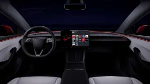 ▲全新升級的內裝設計搭載環繞式 256 色氣氛燈，提供駕駛前所未有的沉浸式座艙感受。（圖／Tesla提供）