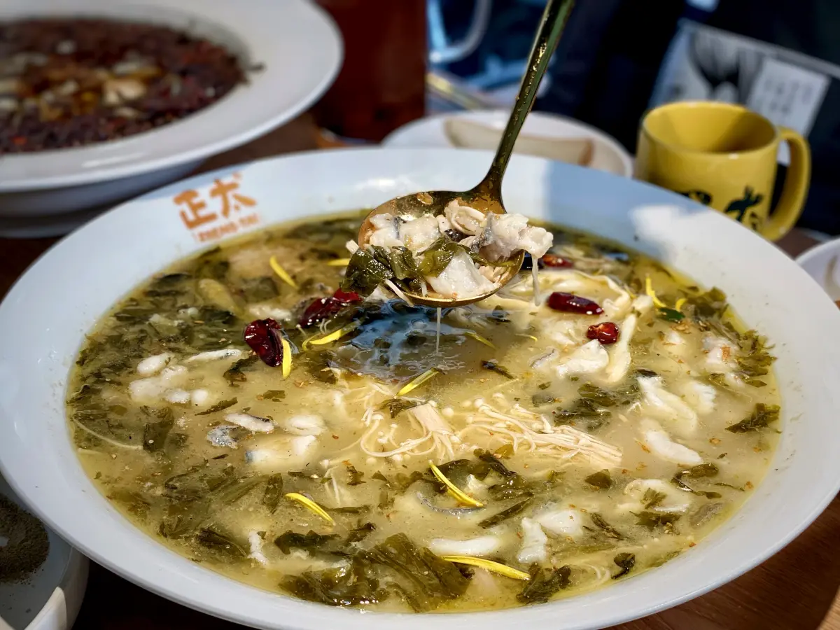 ▲「逐鹿餐飲集團」於台北東區插旗推全新品牌「正太酸菜魚」，主打口味正統、100%復刻當地原味的「老罈酸菜魚」、「沸騰水煮魚」等招牌料理。（圖／記者葉盛耀攝）