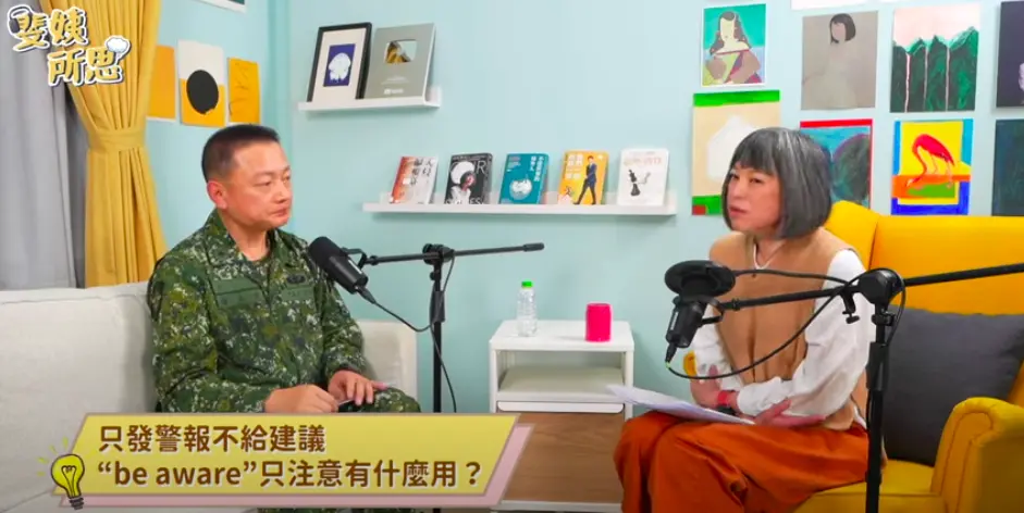 ▲國防部發言人孫立方在范琪斐的直播節目中，談及9日連發國家級警報的過程。（圖／翻攝自《范琪斐的美國時間》YT）