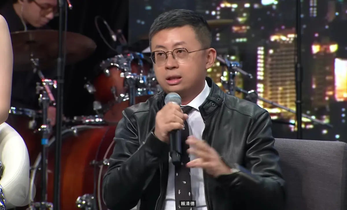 ▲身兼YouTube的前台北市議員呱吉（邱威傑）日前登上Podcast節目時，公開批評Marz23的歌，更嫌棄對方的代表作「偏丟臉」，氣的Marz23直接寫歌回嗆「diss」呱吉優越仔。（圖/薩泰爾娛樂YT）