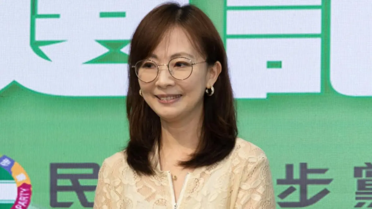 ▲國民黨今（24）日召開記者會秀出綠委郭昱晴丈夫「賺紅錢」相關文件，讓粉專「政客爽」直呼，「按照民進黨對於統戰樣板的高標準，這不就是統戰樣板嗎？」。（圖／翻攝自郭昱晴臉書）