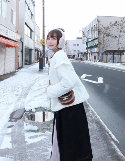 ▲林襄曬出在北海道拍攝的美照，襯托出膚白貌美。（圖／翻攝自林襄IG）