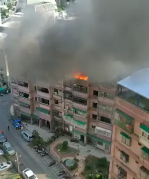 ▲新北市八里區一處民宅發生氣爆火警。（圖／翻攝畫面）