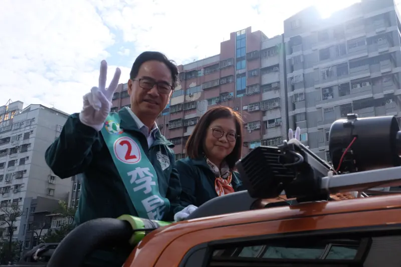 ▲海洋委員會主委管碧玲日前陪同高雄三民區立委李昆澤掃街衝刺。（圖／李昆澤競總提供）