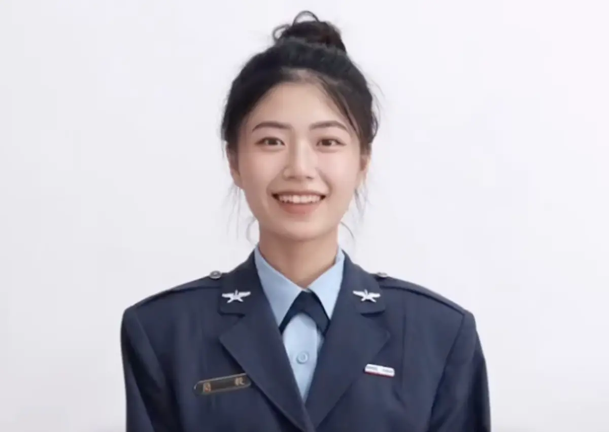 ▲職業女軍人簡毅現年23歲，她在節目上自爆，曾有高階長官拿著身分證，暗示她自己未婚，希望能認識她，讓她瞬間超尷尬。（圖／翻攝自IG＠jyi__）
