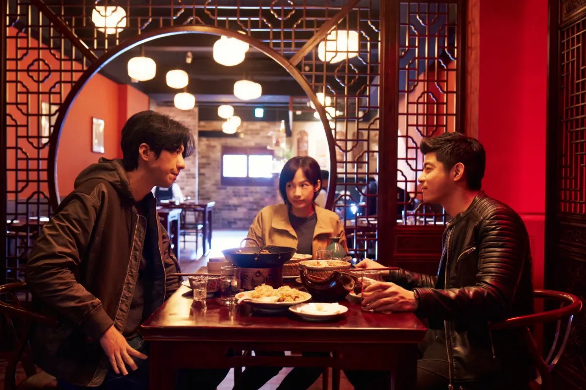 ▲簡嫚書（中）在《美食無間》最後晚餐選吃東坡肉，呼應王柏傑（右）、傅孟柏（左）這對「東坡CP」。（圖／發起日影視提供）