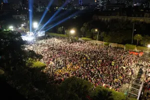 民進黨造勢 ▲民進黨今日於凱道舉辦造勢晚會,截至晚間8時喊出現場突破12萬人。(圖/賴清德競總提供)