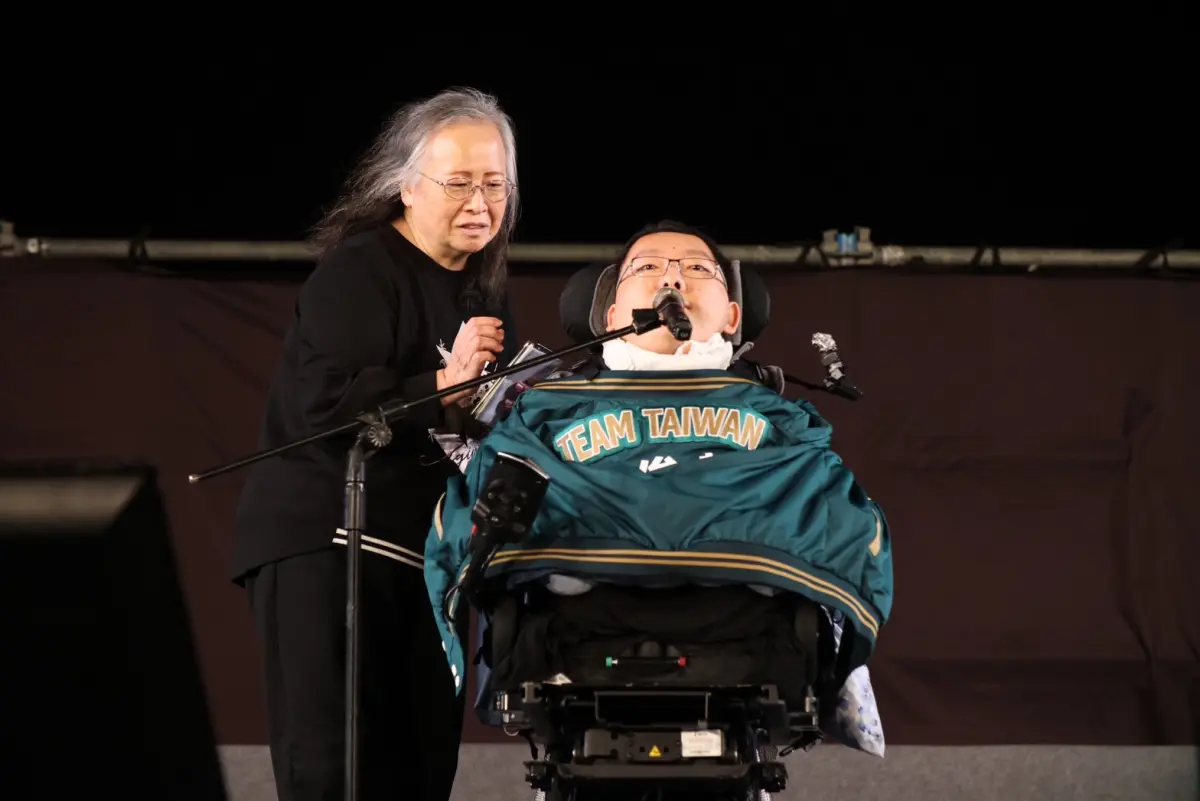 ▲王志安上《賀瓏夜夜秀》，暗諷民進黨不分區立委候選人陳俊翰。（圖／記者陳明中攝，2024.01.11）