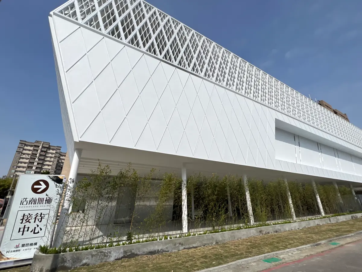 ▲全台最新十大代銷出爐，代銷龍頭海悅5連霸冠軍，萬群、甲桂林回歸登榜。圖為海悅台南東區百億指標案「浩瀚無極」。（圖／591新建案提供）