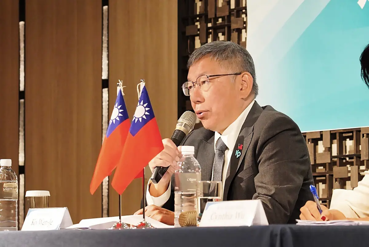 ▲民眾黨總統候選人柯文哲舉辦國際記者會，超過百家外媒報名參加。（圖／民眾黨提供）