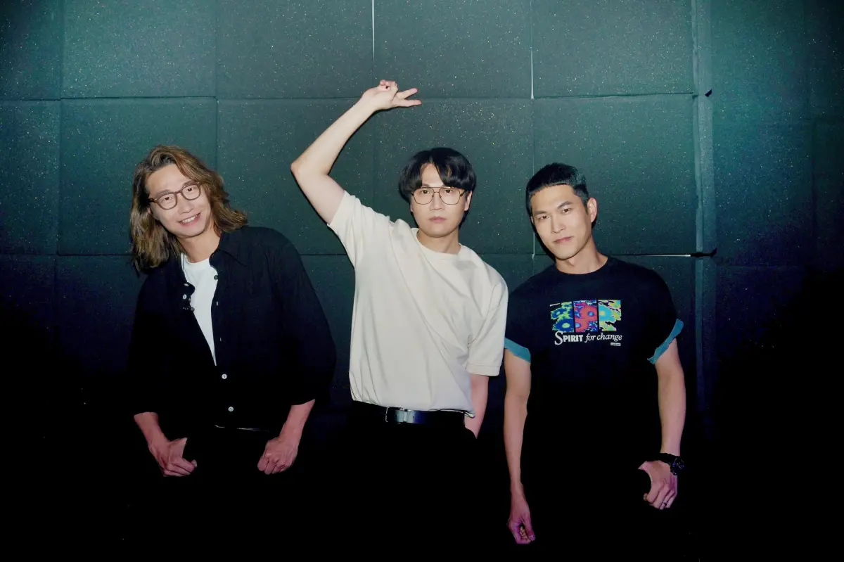 ▲宇宙人分享趣事，有一名小學粉絲因為沒點到歌委屈到哭，主唱小玉（中）立刻霸氣答應對方下一次一定唱。（圖／相信音樂提供）