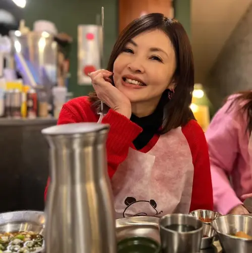 ▲韓國朋友一通電話,何如芸不用排隊就吃到金豬食堂。(圖/翻攝自何如芸臉書) ▲韓國朋友一通電話,何如芸不用排隊就吃到金豬食堂。(圖/翻攝自何如芸臉書)