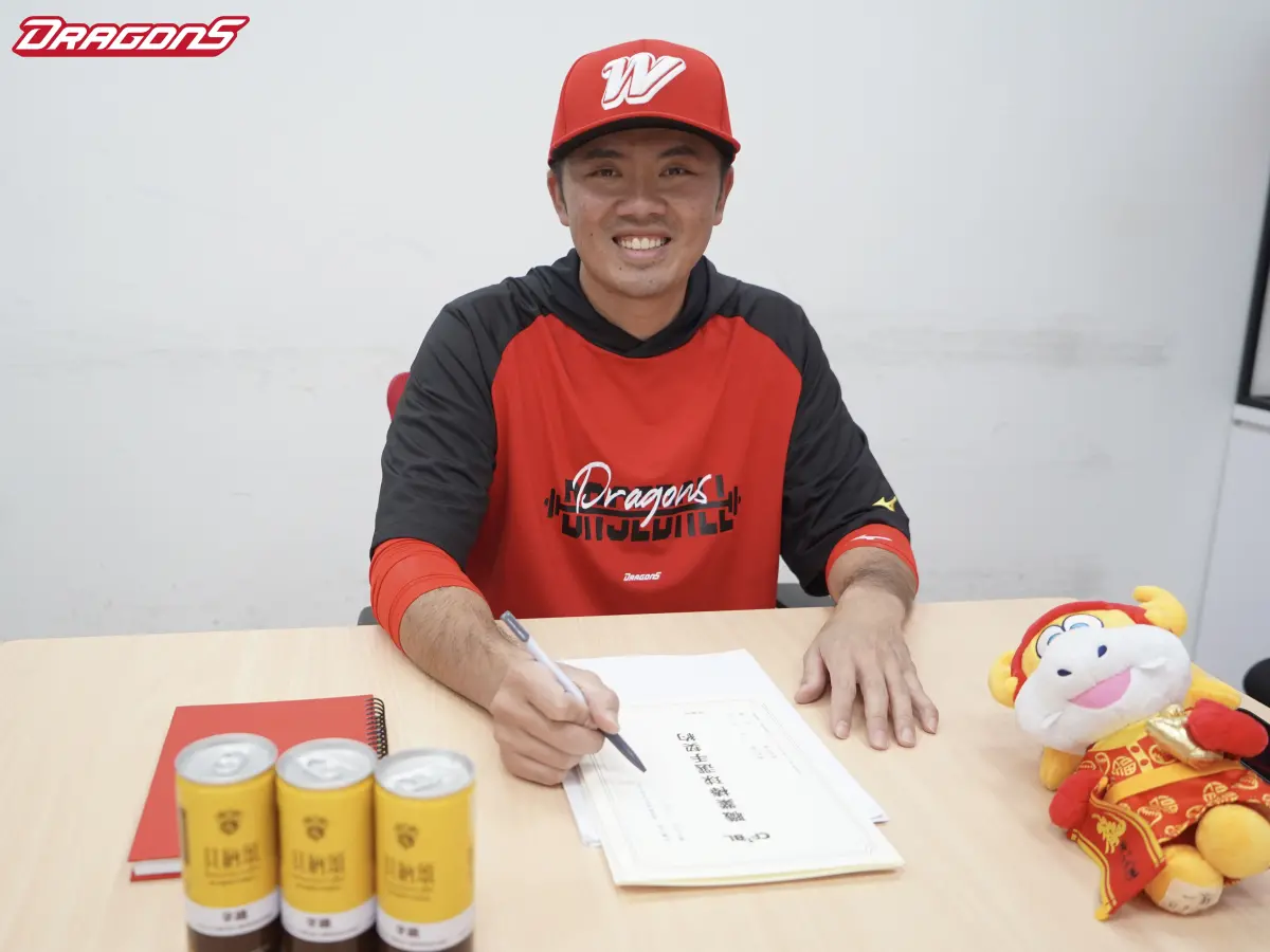 ▲郭嚴文選擇6號球衣！鄭鎧文28號，味全龍喜迎兩大將。（圖／味全龍提供）