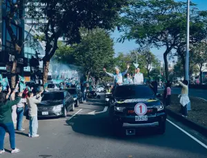 ▲高雄市第六選區立委候選人郭倍宏今天一早即展開大車掃,沿途受到支持者的熱烈歡迎。(圖/立委候選人郭倍宏提供) ▲高雄市第六選區立委候選人郭倍宏今天一早即展開大車掃,沿途受到支持者的熱烈歡迎。(圖/立委候選人郭倍宏提供)