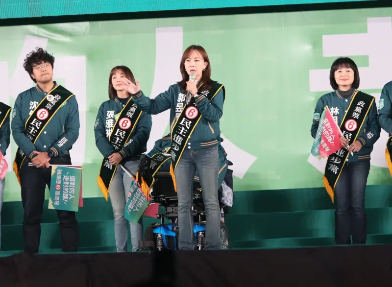 ▲民進黨不分區立委候選人郭昱晴晚間出席新北造勢晚會。(圖/記者康仲誠攝,2023.01.12)