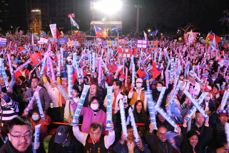 ▲國民黨不分區立委候選人謝龍介喊出,現場已經超過20萬人。(圖/記者葉志明攝,2024.01.12)