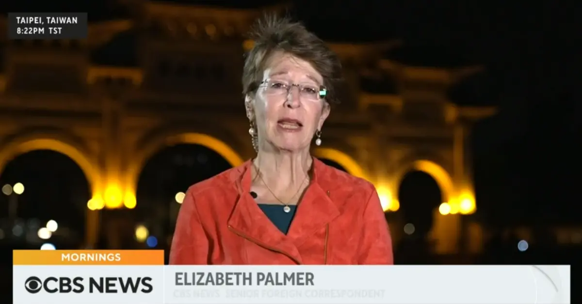 ▲美國《哥倫比亞廣播公司》記者巴默形容，台灣的民主正蓬勃發展，台灣人民也享受民主的政治文化。（圖／翻攝自CBS News）